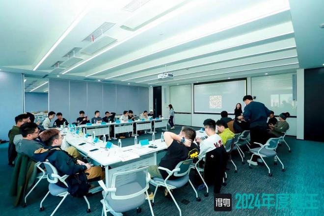 单？是不是只有得物才有底气这么狂球盟会网站入口地表最强年度鞋王榜(图2)
