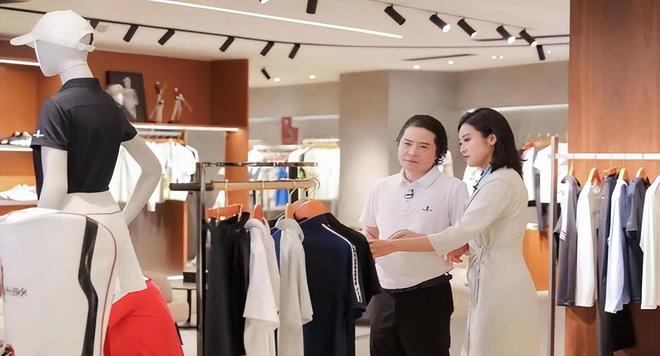 00元一件短袖是中年男人们的“心头好”qmh球盟会亚博网址35亿销售额！20(图11)