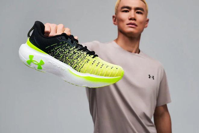 代「厚底跑鞋」登场！看着就爽！球盟会登录平台入口UA 新一(图2)