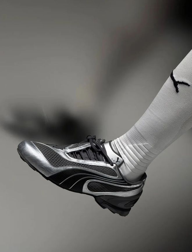 4双sneakers值得一冲！当「液态银」成春夏潮人招牌色这(图2)