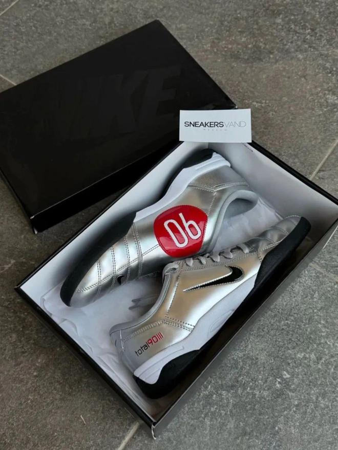 4双sneakers值得一冲！当「液态银」成春夏潮人招牌色这(图8)