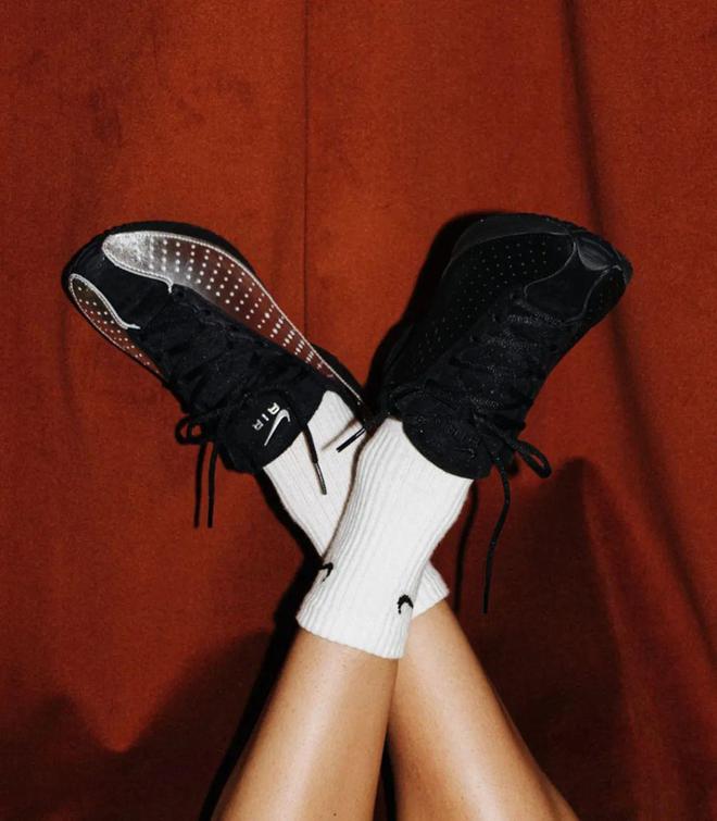 4双sneakers值得一冲！当「液态银」成春夏潮人招牌色这(图20)