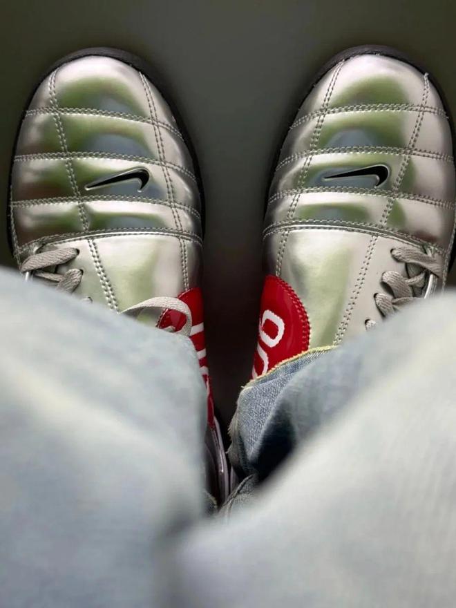 4双sneakers值得一冲！当「液态银」成春夏潮人招牌色这(图9)