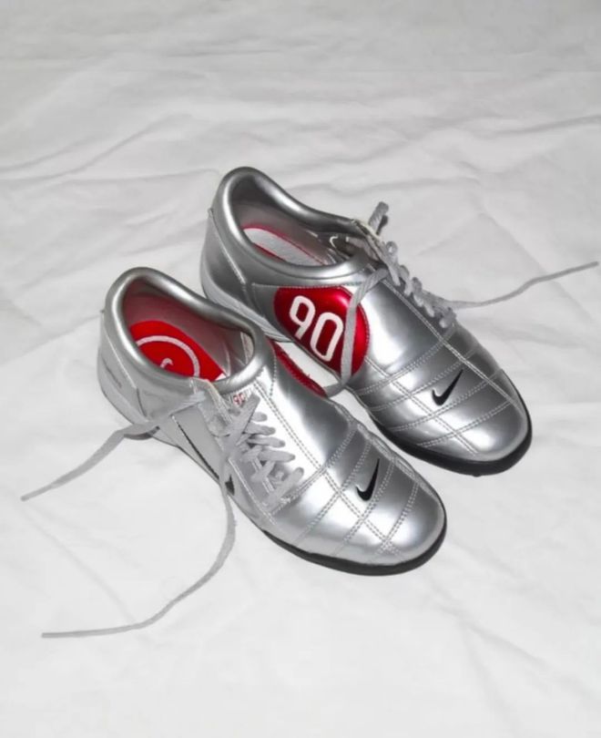 4双sneakers值得一冲！当「液态银」成春夏潮人招牌色这(图21)