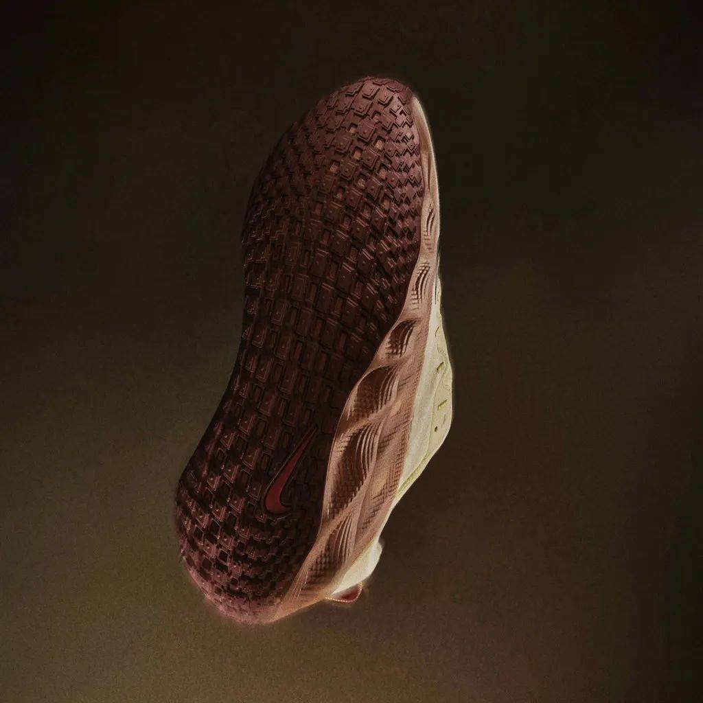 发布！脚感超期待！Nike 新厚底鞋